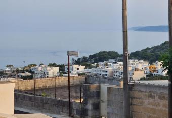 DUPLEX Vista Mare has Balcony rooms