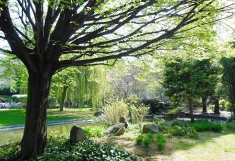 Renovated Charming Apt Ideal to visit Paris has Balcony rooms
