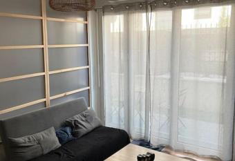 L   appartement du bonheur has Balcony rooms