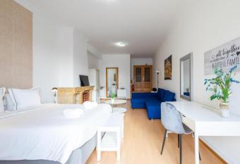 Kubata Hill has Balcony rooms