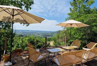 Maison de campagne has Balcony rooms