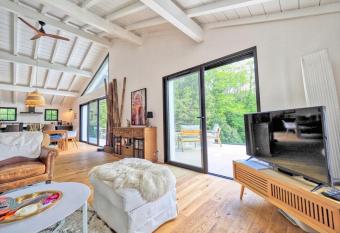 VILLA MADHUKA has Balcony rooms