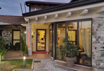 Albergo ai Sapori has Balcony rooms