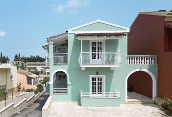 Spiros Athinaios Apartment s allows 18 year olds to book a room