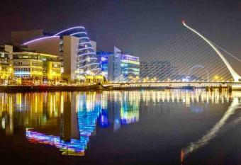 Entire Apartment Dublin City Center Booking has rooms with a private hot tub