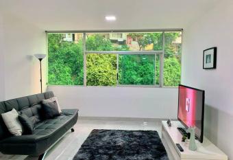 Incre  ble Departamento en Puerto Santa Ana. has rooms with a private hot tub