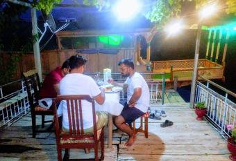 Pana 4 Boat House allows 18 year olds to book a room