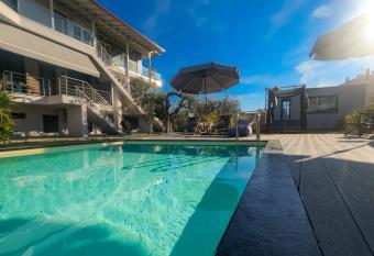 Berries Luxury Apartments allows 18 year olds to book a room