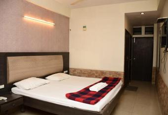 HOTEL GOMTI has Smoking/Balcony rooms