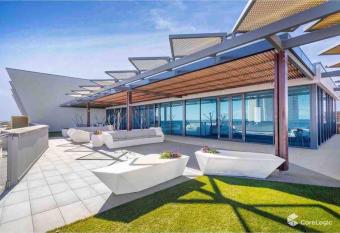 Scarborough Oceanview 2BR Apartment Special Rate has rooms with a private hot tub