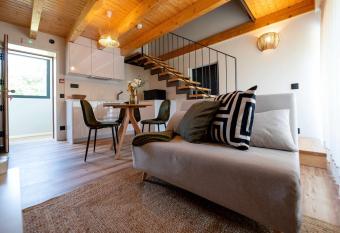 Ermo Loft Casas do Ermo has rooms with a private hot tub