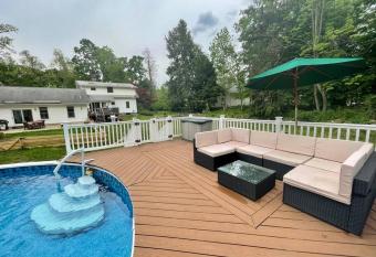 Pool, heated floors, king bed. Perfect getaway. allows 18 year olds to book a room