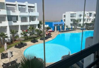 Location d un superbe appart meubl   vue sur mer et piscine has Balcony rooms