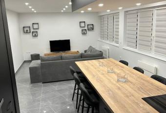 Appartement Lahoucine allows 18 year olds to book a room