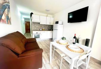 Holiday Vibes in Playa del Ingl  s allows 18 year olds to book a room