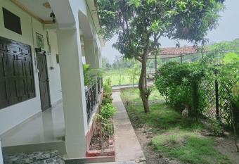 Thakurdwara Guest House has Balcony rooms