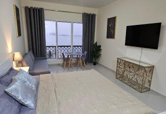 Dream studio panoramic beach and sea view has rooms with a private hot tub