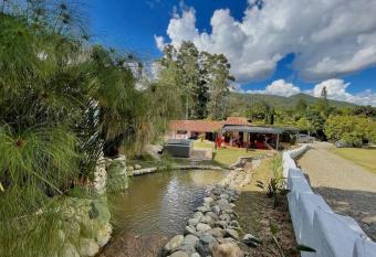 Villa Mazarello has rooms with a private hot tub