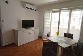 Joly 2 pi  ces    100 mt de la mer has Balcony rooms