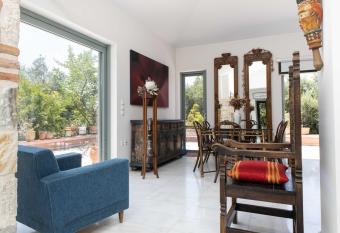 Kastelokampos Art House has Balcony rooms