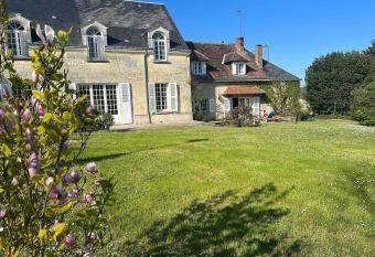 Les petites mouches has Balcony rooms