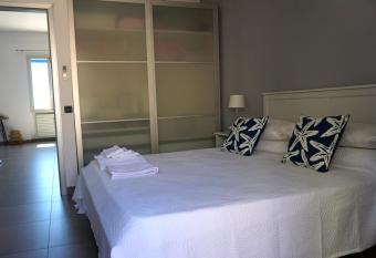 marefuori allows 18 year olds to book a room