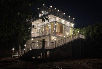 Green Woods Farm House has Smoking/Balcony rooms