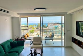 Suite In White has Balcony rooms