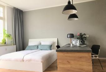 Charmantes Loft mit Balkon allows 18 year olds to book a room