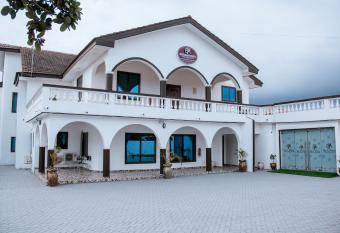 Ben and Moons Lodge and Event Center has Balcony rooms