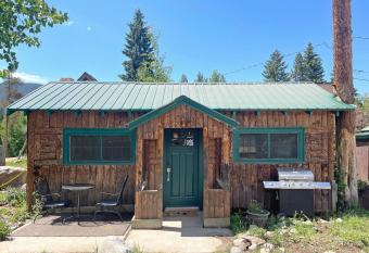 Loose Moose @ Grand Lake Village - 1 block to lake allows 18 year olds to book a room