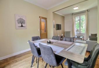 Maison familiale - Gare d Aulnay has Balcony rooms