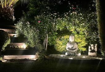 Casa rom  ntica en Hendaya has Balcony rooms