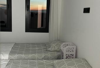 Magnifique appart avec jaccuzi has rooms with a private hot tub