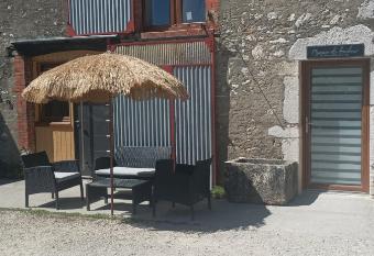 Gite paisible has Balcony rooms