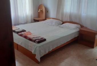               -            has Smoking/Balcony rooms