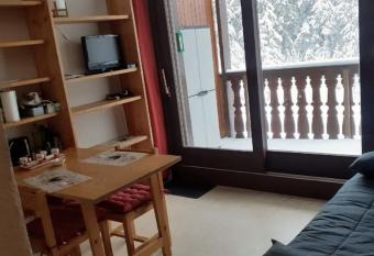 Studio    la montagne / Sommand/Praz-de-Lys has Balcony rooms
