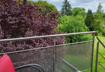 A la salle de jeux has Balcony rooms