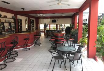 Moe   s Bar - Hotel - Lounge has Balcony rooms