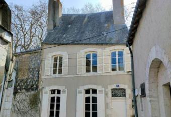 Maison de Beaugency centre bo  te    clefs v  los dans la maison allows 18 year olds to book a room