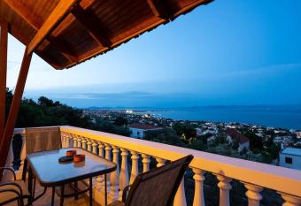 Panorama house allows 18 year olds to book a room