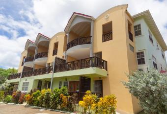 Dore Haven Condominium has Balcony rooms