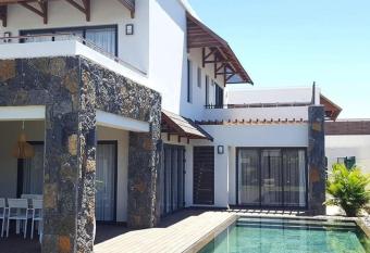 Somptueuse Villa, proche de la plage, pres Gd Baie has Balcony rooms