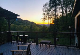 Above Asheville has Balcony rooms