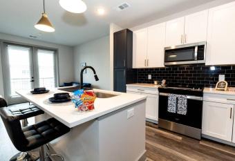 Luxury Apartment in Midtown Nashville has Balcony rooms