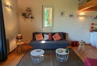 Adorable Maison Perch  e dans le Vercors allows 18 year olds to book a room