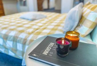 The Doors City Park House has Balcony rooms