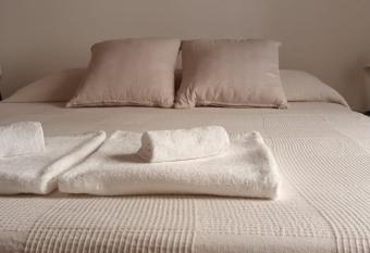 Il porto di Ale e Kat allows 18 year olds to book a room