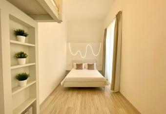 Casa Manzoni LOFT MXP Town Center allows 18 year olds to book a room