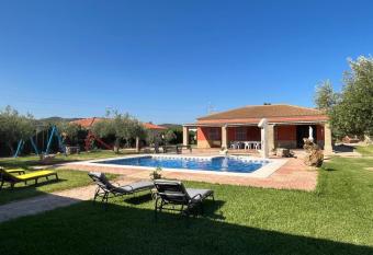 La Estacada has Balcony rooms